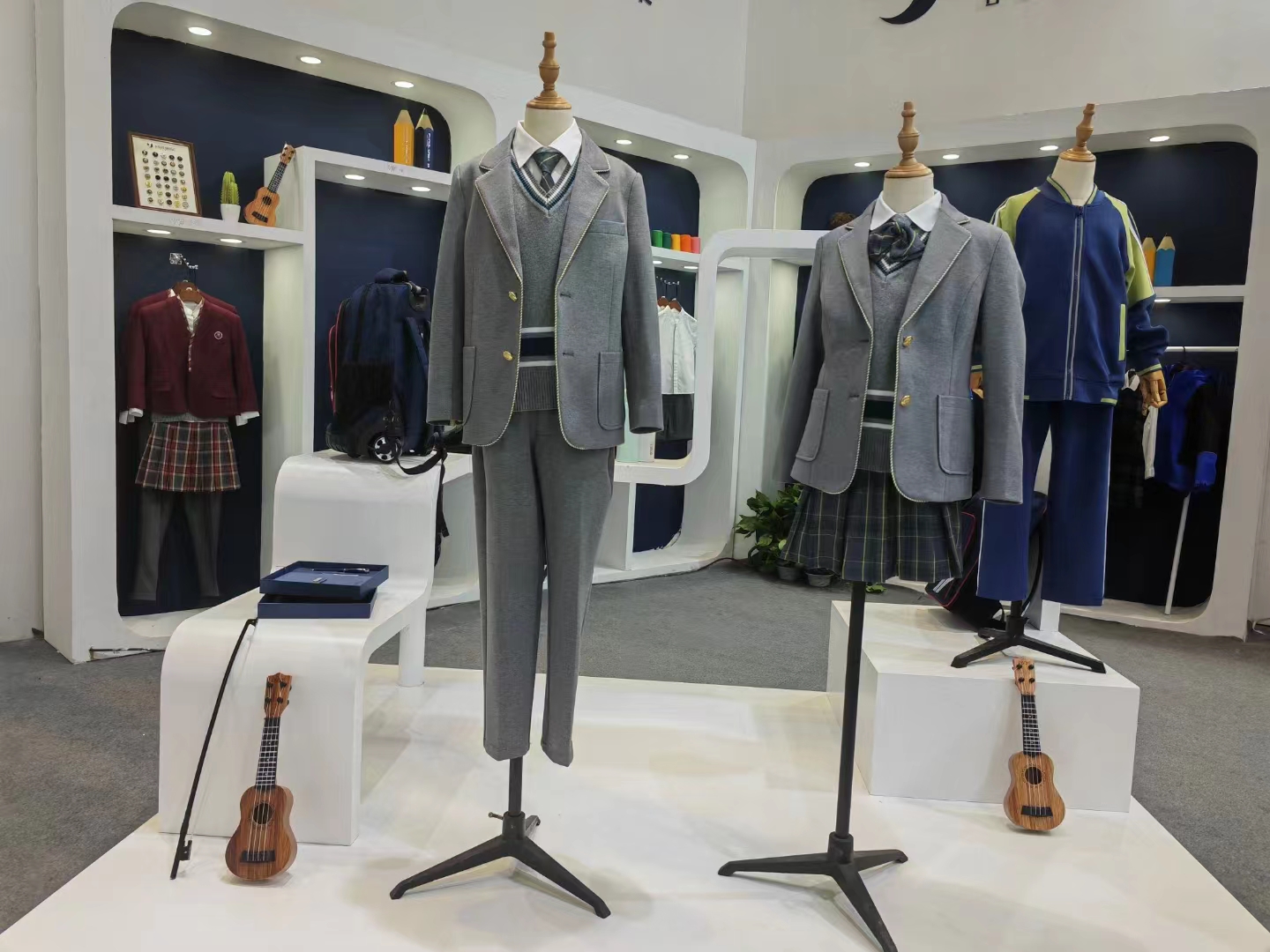 2023年新款校服,昆明校服廠家,昆明幼兒園校服,昆明中學校服,昆明小學校服